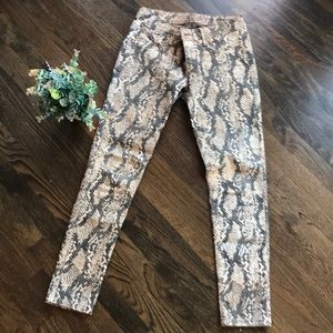 DL1961 snakeskin looking skinny jeans, size 27